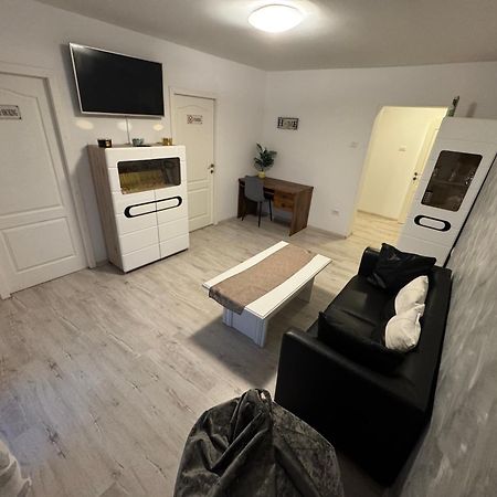 Apartament Ultracentral Modern 1 Pitesti Exterior photo